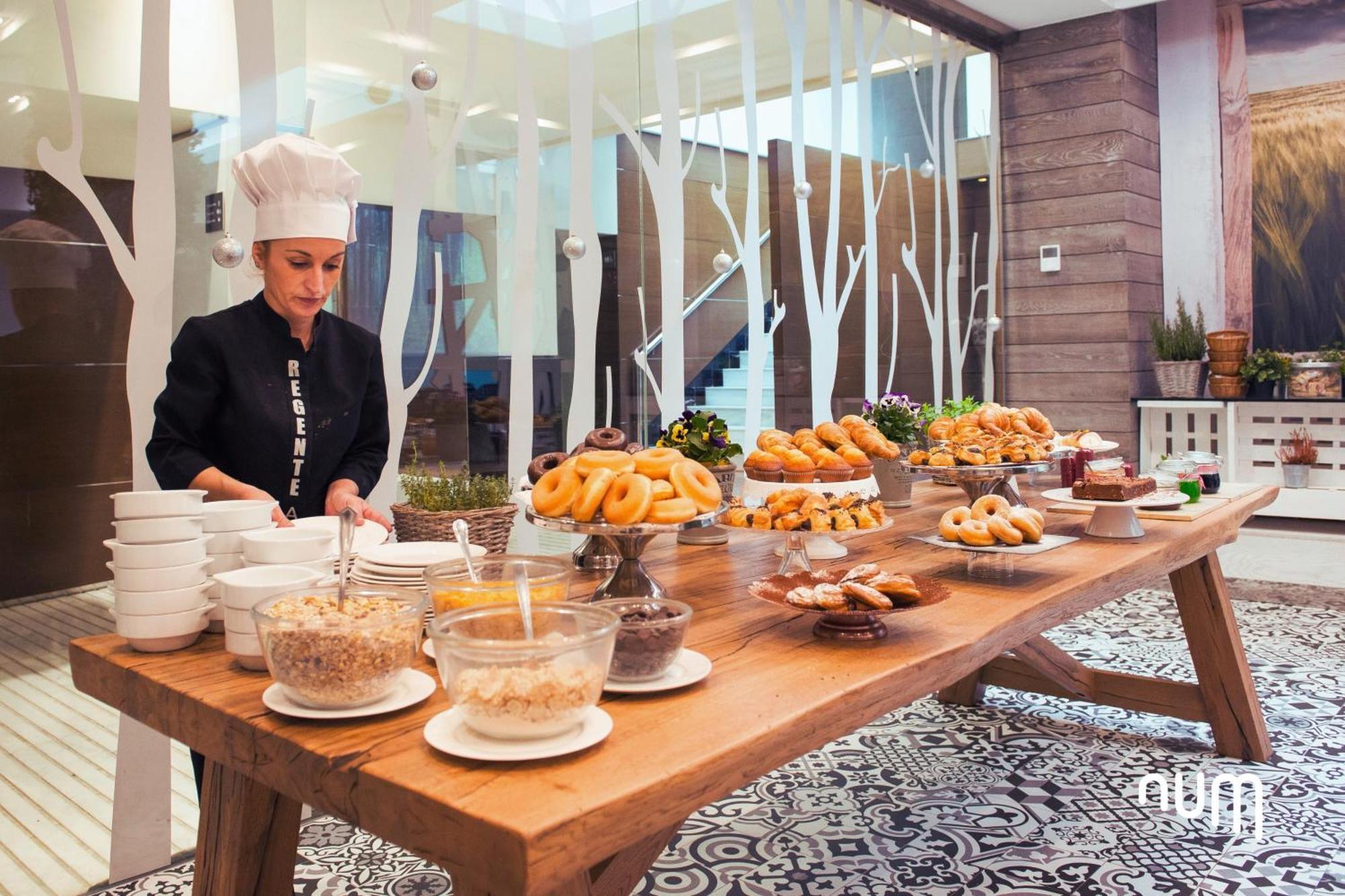 Num Hotel 萨洛 外观 照片
