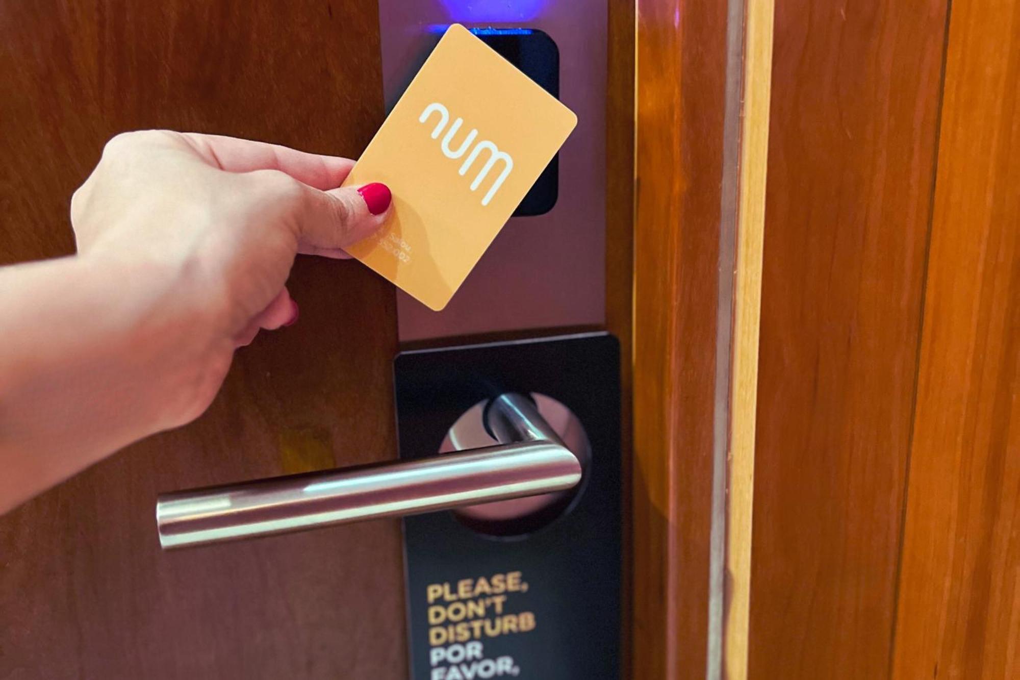 Num Hotel 萨洛 外观 照片