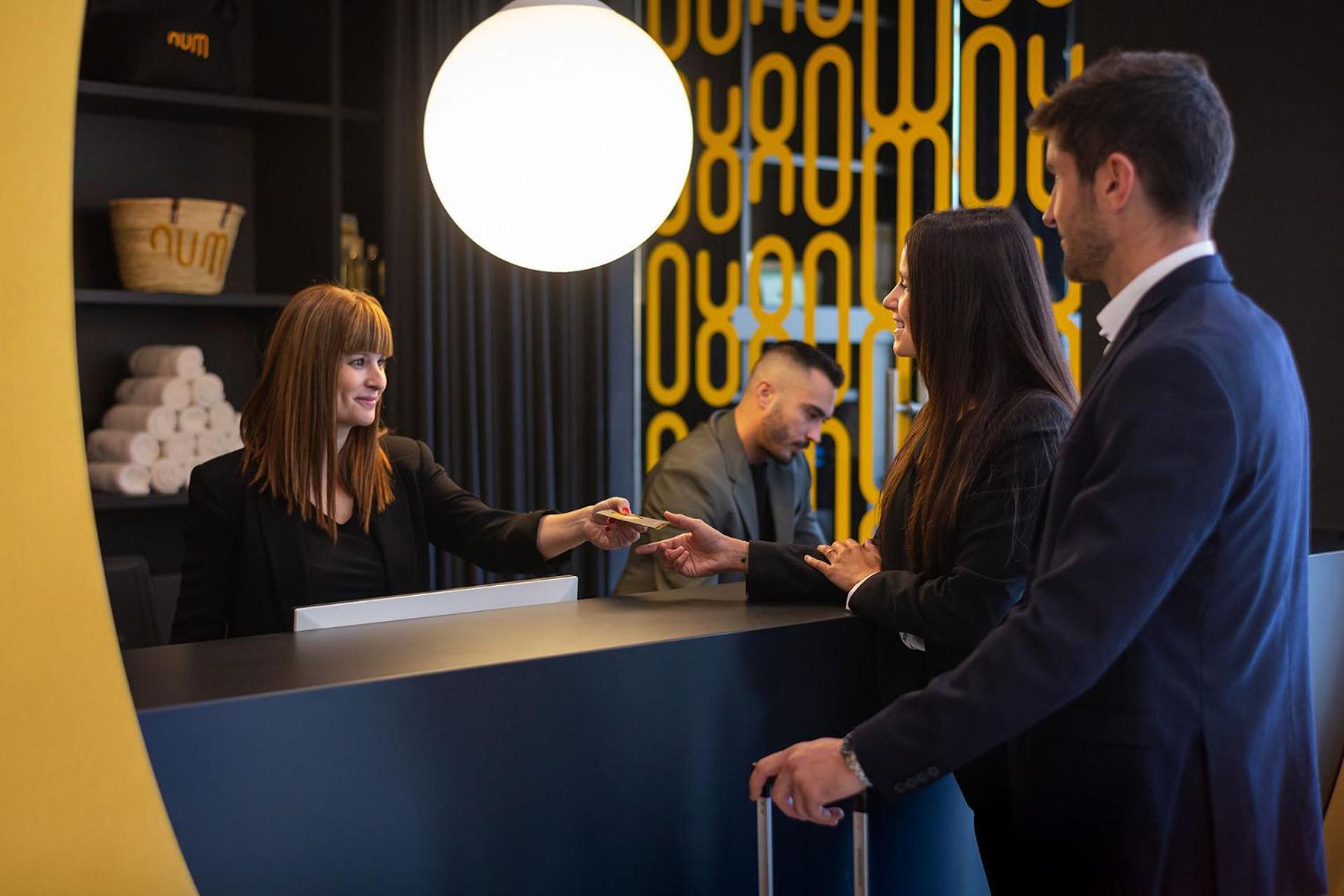Num Hotel 萨洛 外观 照片